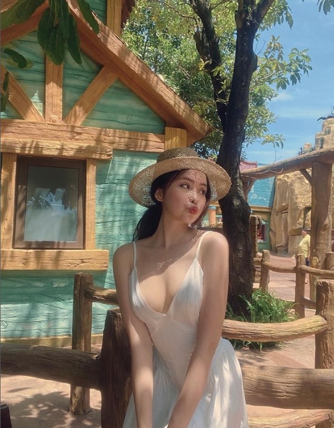 3 nữ sinh học Luật mặc trẻ-đẹp-sexy gây thiện cảm nhờ nắm nguyên tắc 