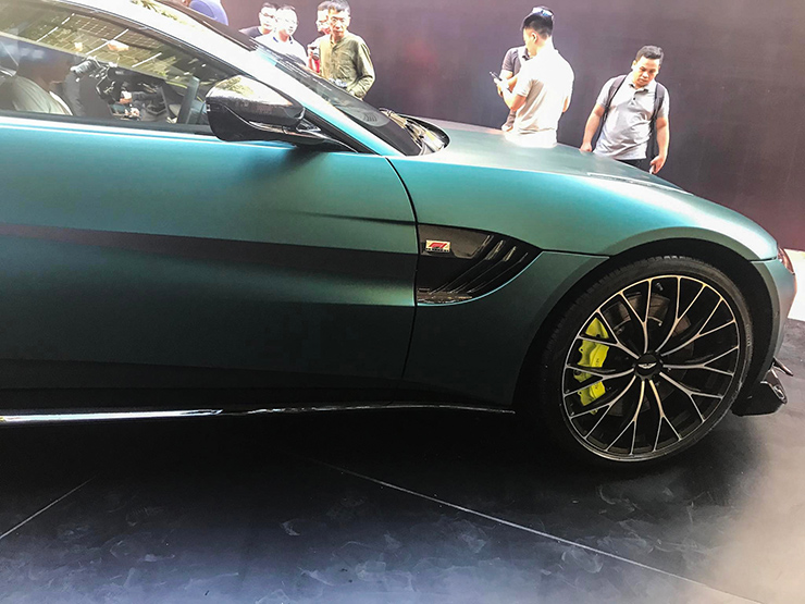 Bộ đôi siêu xe Aston Martin mới xuất hiện tại Việt Nam, giá bán hơn 19 tỷ đồng - 7