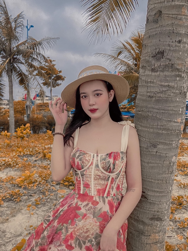 3 nàng Wags của cầu thủ quê Thanh Hóa: Vợ Tây Bùi Tiến Dũng hay bạn gái thủ môn Việt kiều hot hơn? 21