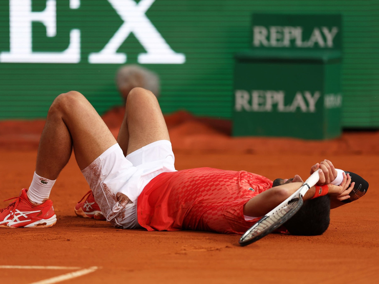 Djokovic thừa nhận thi đấu rất tệ, Musetti muốn khóc sau trận thắng sốc