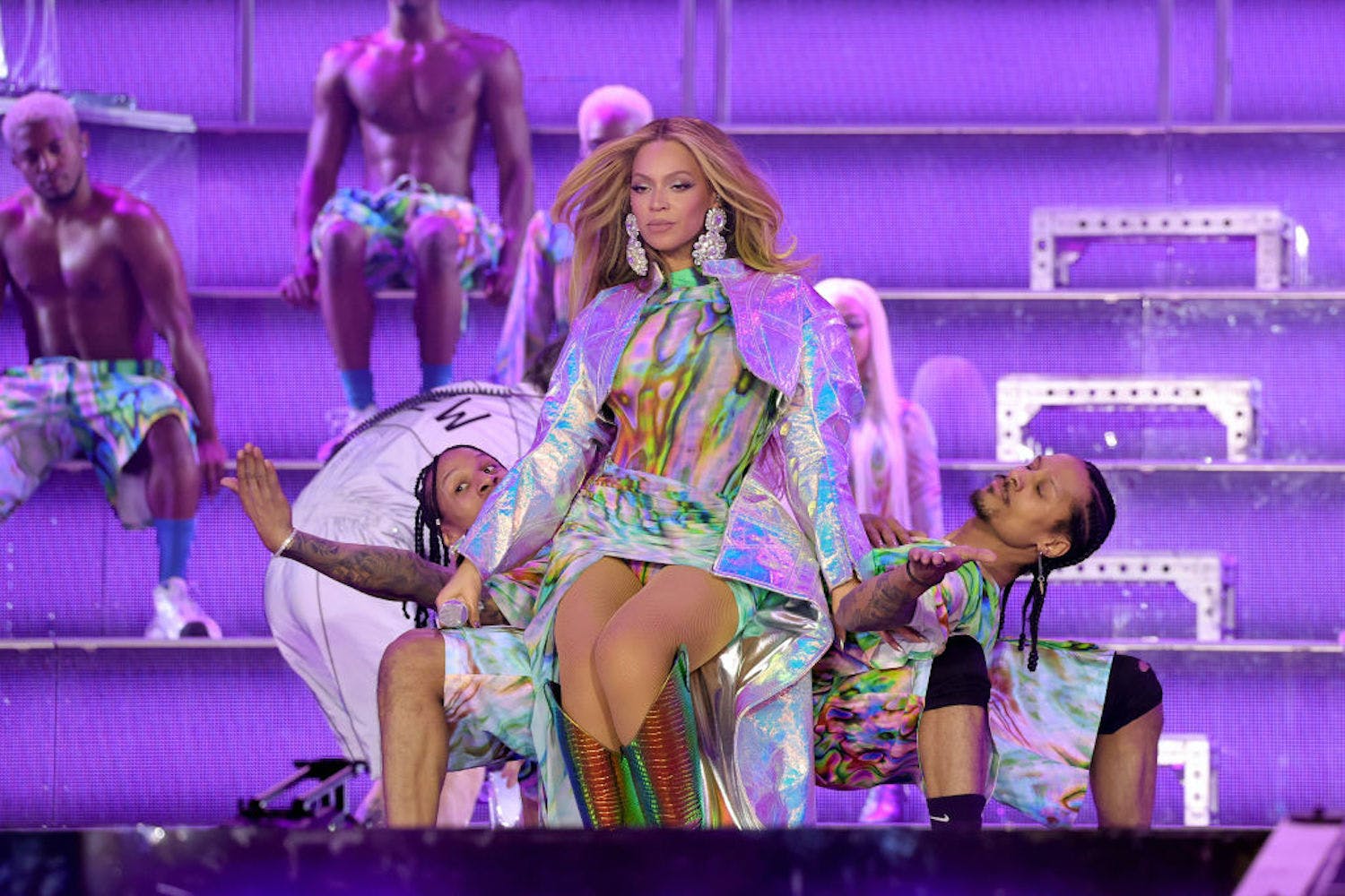 Cách phục sức đỉnh cao của Beyoncé trong chuyến lưu diễn - 4
