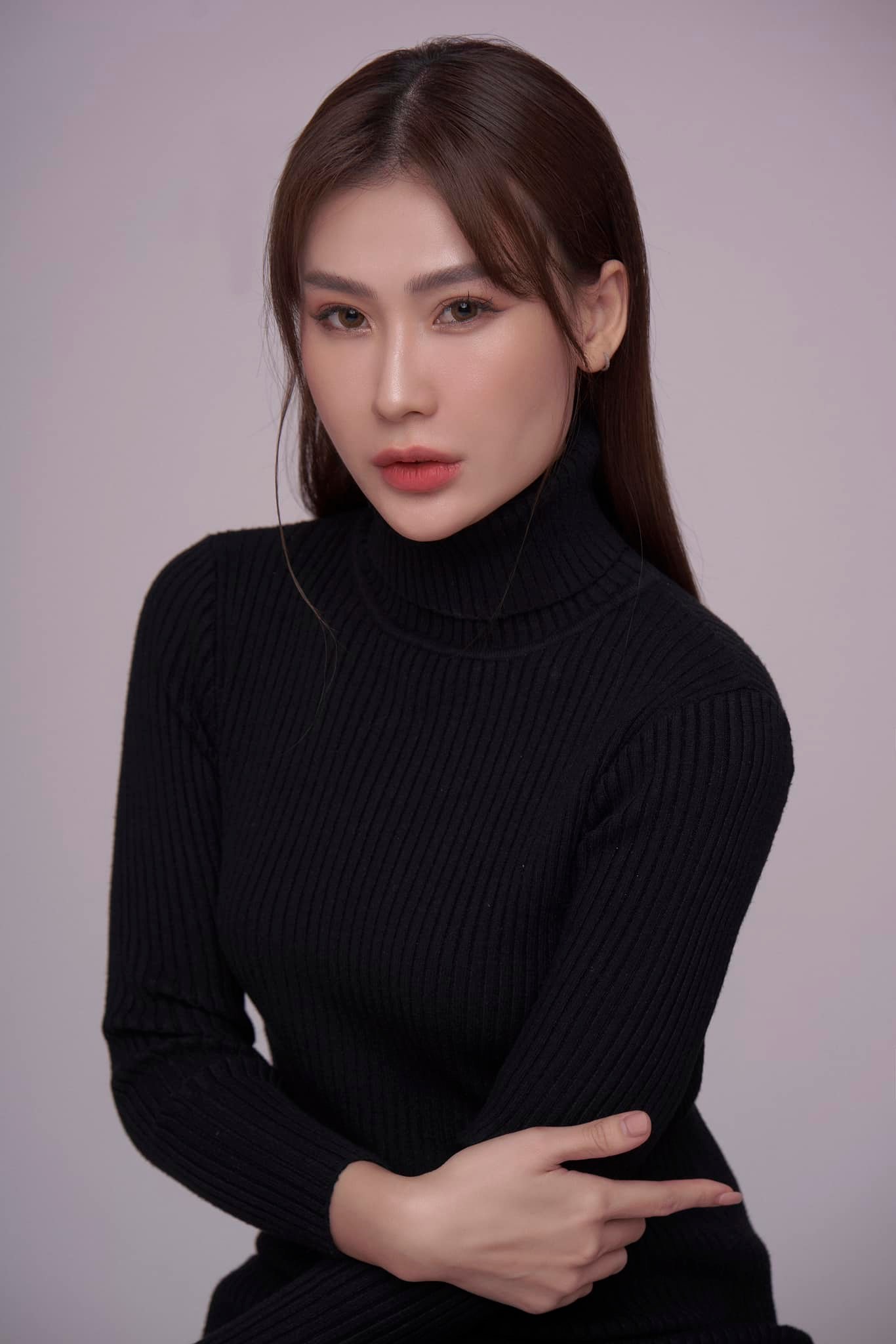 Bạn gái Vũ Văn Thanh gia nhập hội các nàng WAGs nóng bỏng, body đẹp như người mẫu - 5