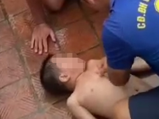 Bé trai Hà Nội bị đuối nước, may mắn thoát "án tử" vì được thày dạy bơi sơ cứu đúng cách