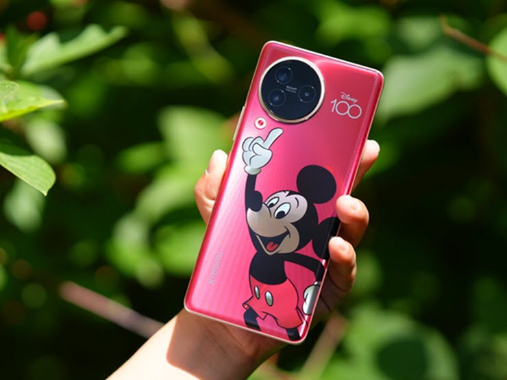 Xiaomi trình làng điện thoại "skin" chuột Mickey lạ mắt