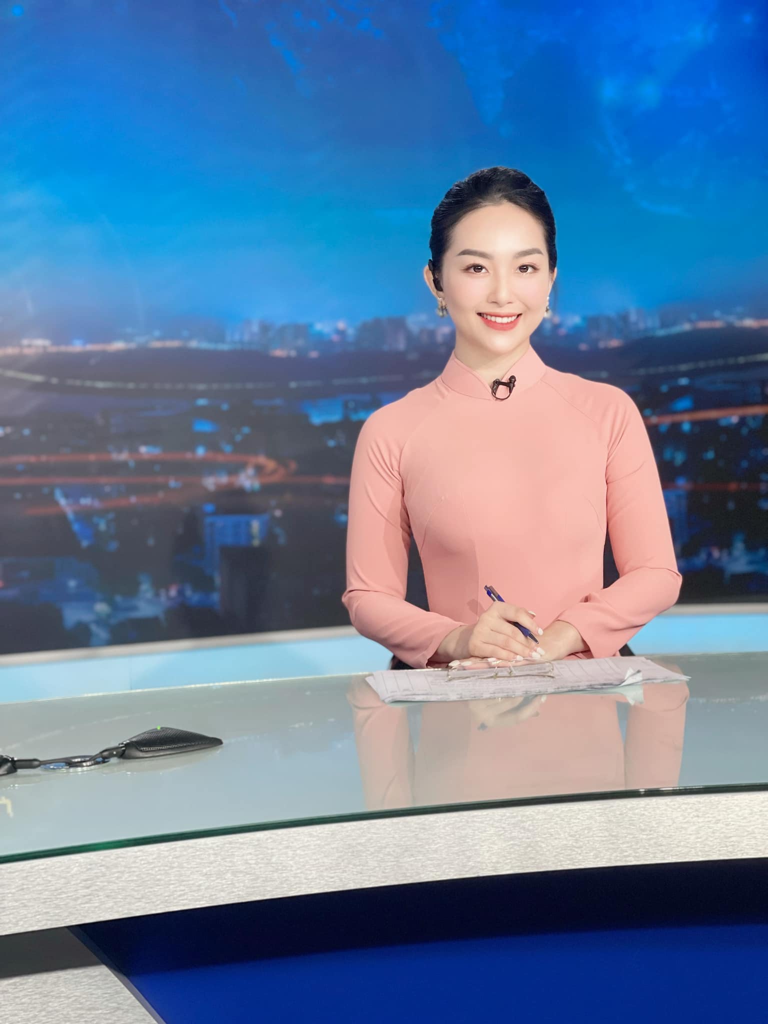 Nữ MC Đài PT&TH Nghệ An 'gây bão mạng' với vẻ ngoài quá đỗi xinh đẹp khi dẫn sóng - 3