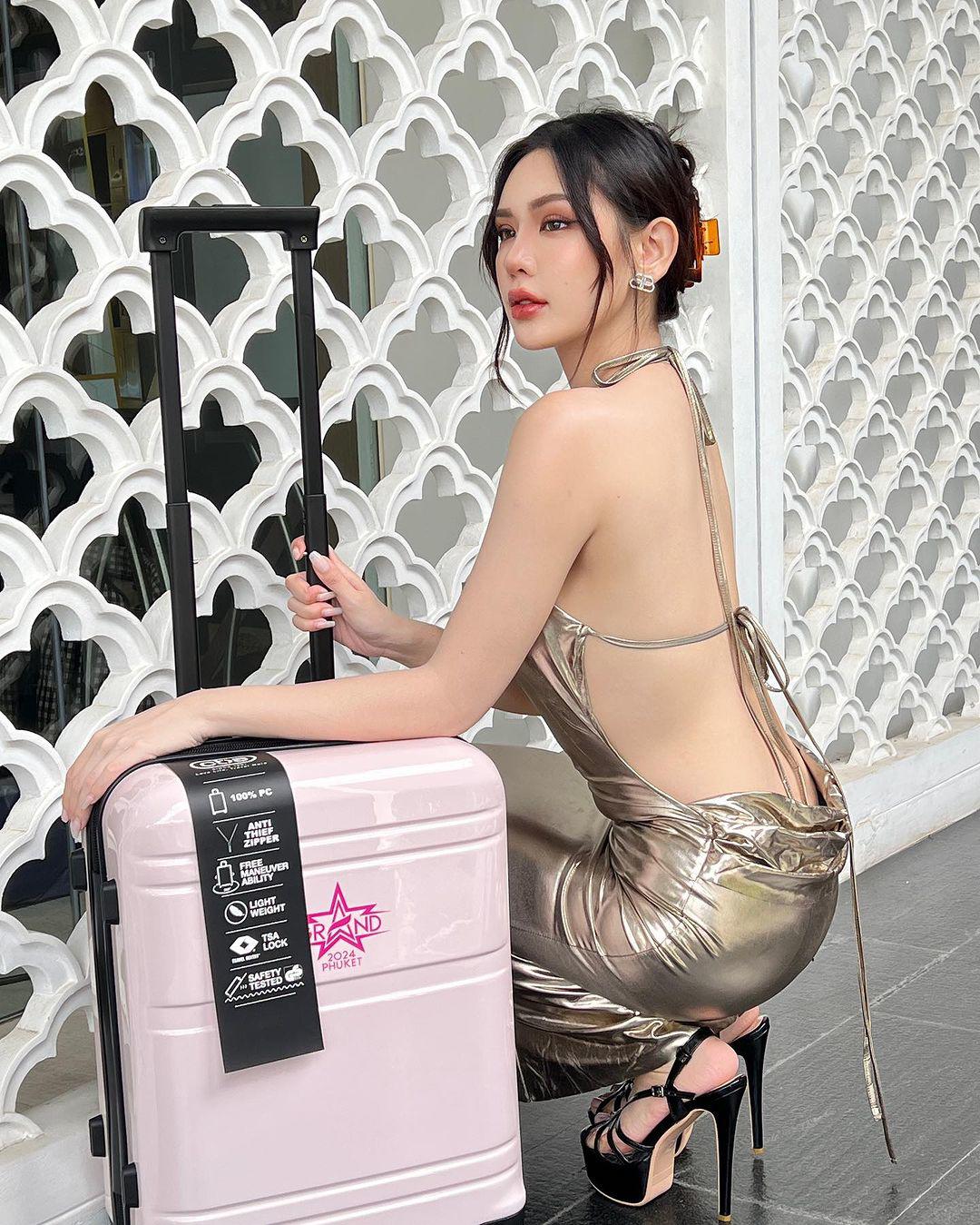 Tân Hoa hậu Hoà bình Thái Lan đẹp như búp bê sống, từng diện hở lưng trên phố Việt - 9