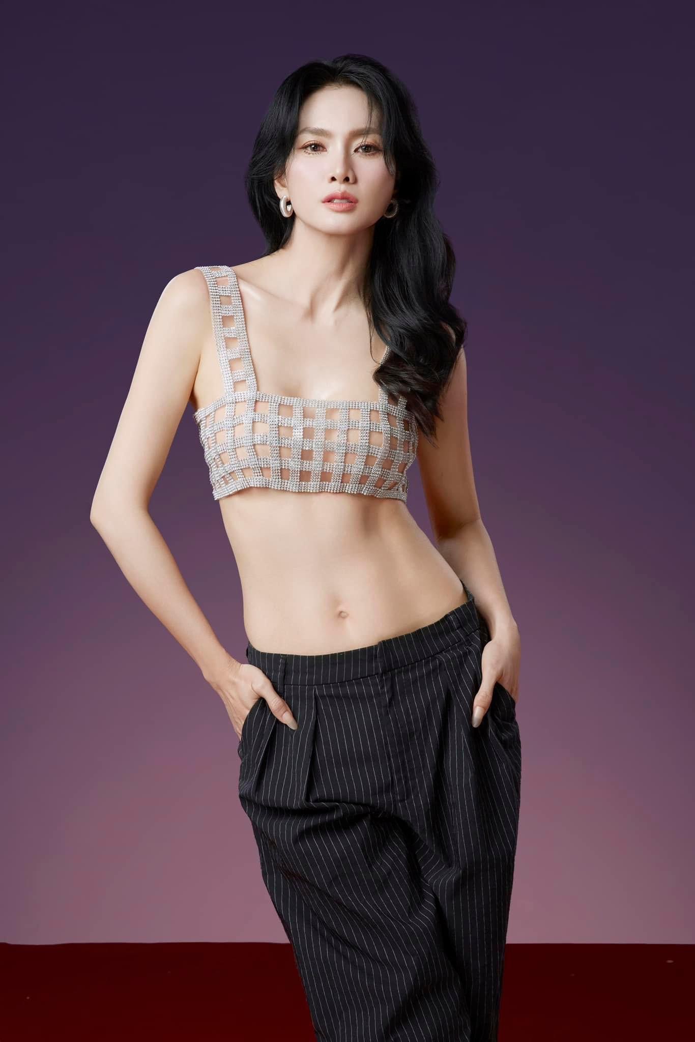Siêu mẫu Việt U40 diện váy áo ướt nước nổi bật ở lễ hội té nước Thái Lan - 9