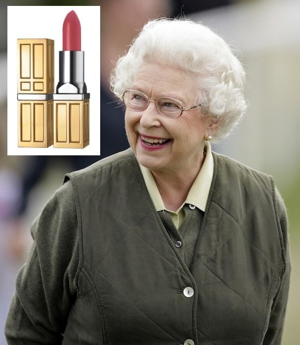 Tại Triển lãm ngựa Royal Windsor năm 2011, Nữ hoàng Elizabeth II được cho là đã dùng màu son Rose Petal của Elizabeth Arden.