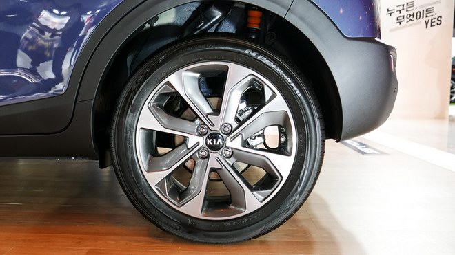 Kia Stonic hoàn toàn mới có giá từ 376 triệu đồng - 4