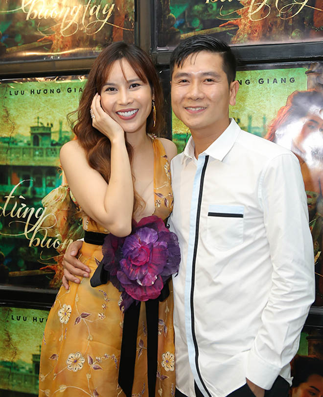 Lưu Hương Giang mặc sexy, e thẹn bên chồng như thuở mới yêu - 1