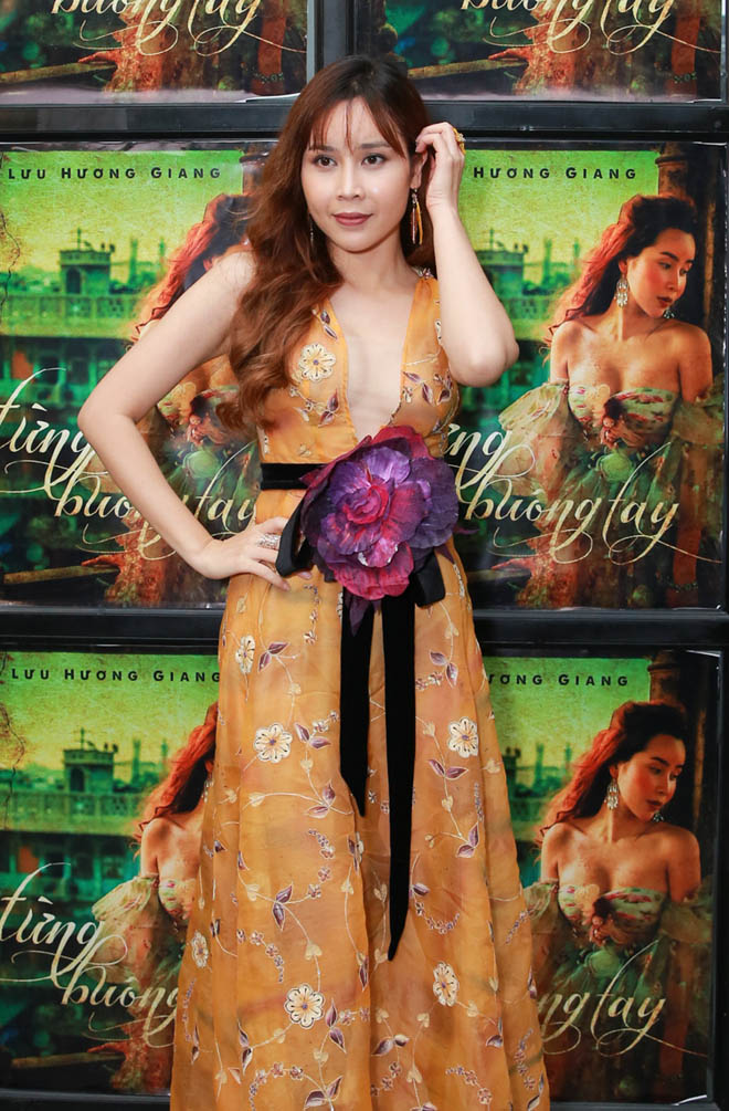 Lưu Hương Giang mặc sexy, e thẹn bên chồng như thuở mới yêu - 2