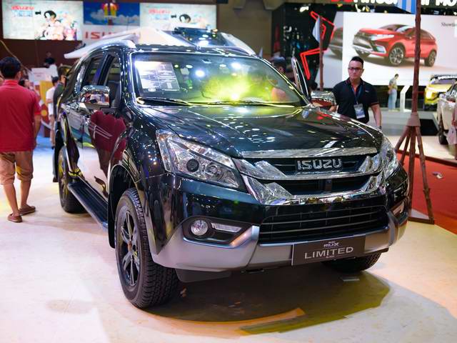 Isuzu mu-X Black Limited Edition 2017 giá 982 triệu đồng - 1