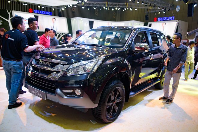 Isuzu mu-X Black Limited Edition 2017 giá 982 triệu đồng - 3