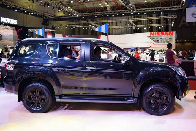 Isuzu mu-X Black Limited Edition 2017 giá 982 triệu đồng - 4