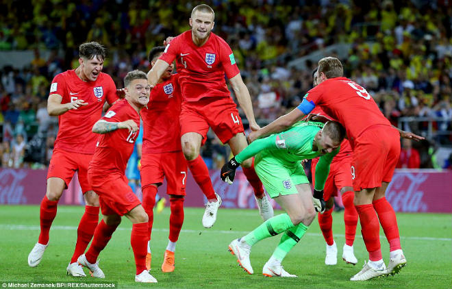 Anh thắng 11m, chấn động World Cup: “Báo nhà” bùng nổ khen siêu anh hùng - 1