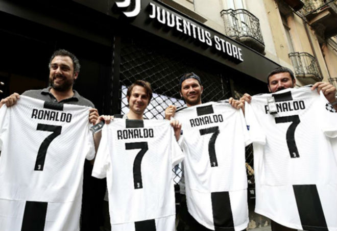 Tin HOT bóng đá trưa 12/7: Ronaldo chủ động xin đến Juventus - 3
