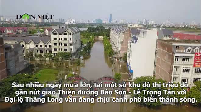 Clip: Toàn cảnh làng triệu đô phố biến thành "sông" giữa Hà Nội