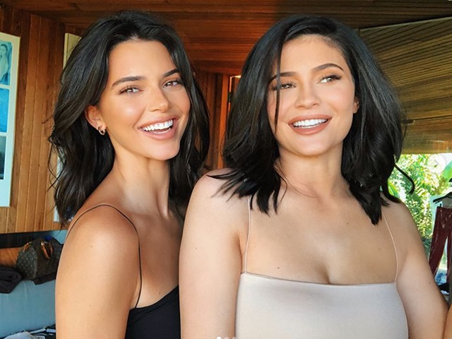 Đẳng cấp hot girl Hollywood: Mặc áo hai dây rẻ tiền cũng quá đẹp!