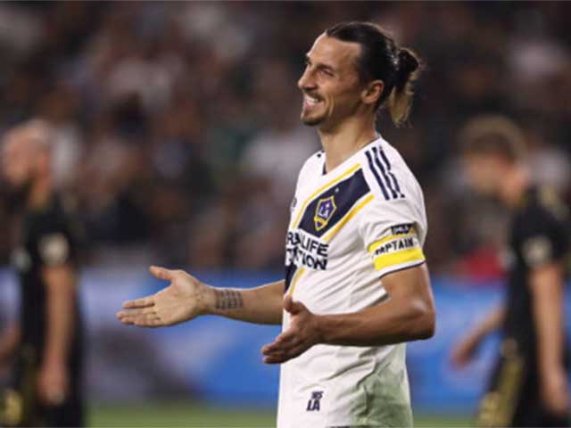 Ibrahimovic ghi 15 b&agrave;n/17 trận, ghi hat-trick si&ecirc;u ngược d&ograve;ng