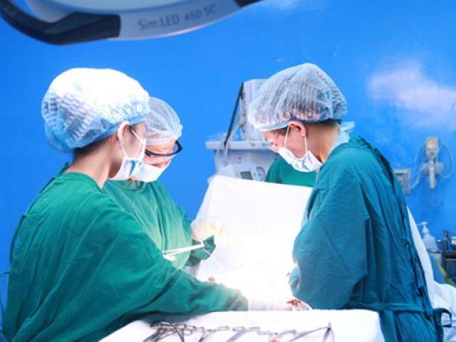 Mang khối u sợ cắt, một phụ nữ suýt chết