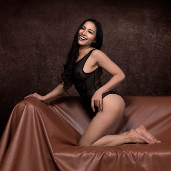 Mỹ nhân "Nude để thiền" tai tiếng một thời: "Tôi mất tất cả chỉ sau một đêm" Mỹ nhân "Nude để thiền" tai tiếng một thời: "Tôi mất tất cả chỉ sau một đêm"