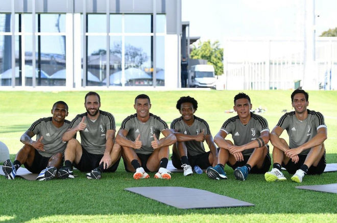 Ronaldo "gây bão" Juventus: Thi triển tuyệt kĩ "dị" như Công Phượng U23 - 4