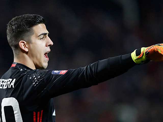 Chuyển nhượng MU: "Người nhện" trẻ được Mourinho cho mượn