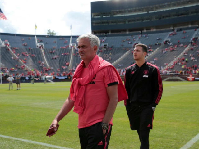 Liverpool ra quân tưng bừng, MU-Mourinho đốt tiền gấp ba vẫn "ru ngủ" Liverpool ra quân tưng bừng, MU-Mourinho đốt tiền gấp ba vẫn "ru ngủ"
