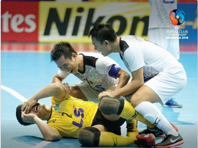Kỳ t&iacute;ch Futsal Việt Nam: Hạ "khổng lồ" Nhật Bản, v&agrave;o b&aacute;n kết ch&acirc;u &Aacute;