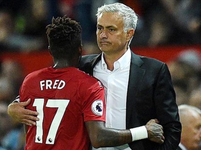 MU ra qu&acirc;n Ngoại hạng Anh đau tim: Mourinho v&ograve;i tiền l&agrave; đ&uacute;ng