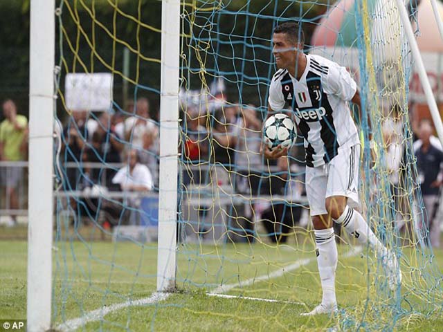 Ronaldo 8 phút ghi bàn ra mắt Juventus: Báo Italia ca ngợi “quái vật ngoài hành tinh”