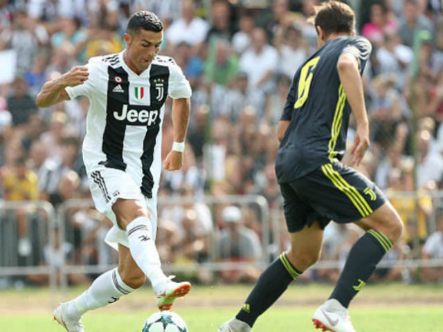 Ronaldo ch&oacute;i s&aacute;ng trận ra mắt: Juventus hưng phấn tậu 2 SAO trợ chiến
