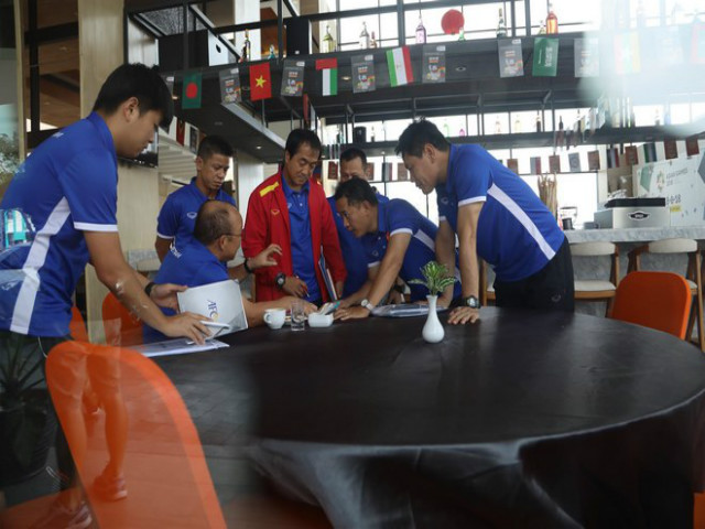 U23 Việt Nam đấu Pakistan: Căng thẳng chiến lược, thầy Park tung "chi&ecirc;u độc"?