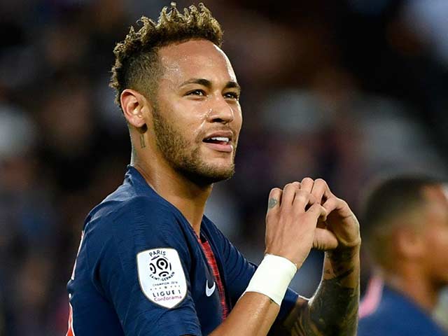 Real c&oacute; 300 triệu euro mua Neymar: 90% fan &eacute;p buộc, &ldquo;&ocirc;ng tr&ugrave;m&rdquo; ngoan cố