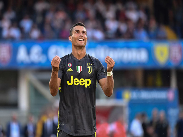 Tranh c&atilde;i VAR: Ronaldo l&agrave;m "người nhện" ngất xỉu, Juventus mất b&agrave;n thắng