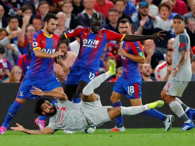 Liverpool nh&igrave; bảng Ngoại hạng Anh: Salah bị nghi học Neymar ăn vạ