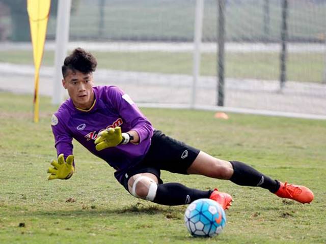 Thủ môn Bùi Tiến Dũng trở thành "soái ca sân cỏ" của U23 Việt Nam nhờ đâu?