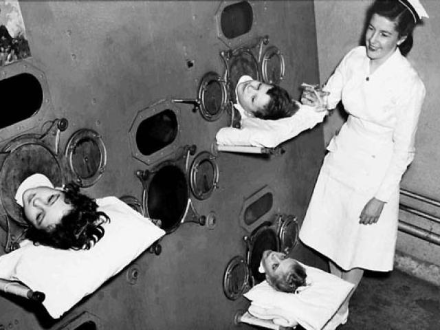 Không thể tin rằng 12 dụng cụ y tế đáng sợ này từng được sử dụng trên con người