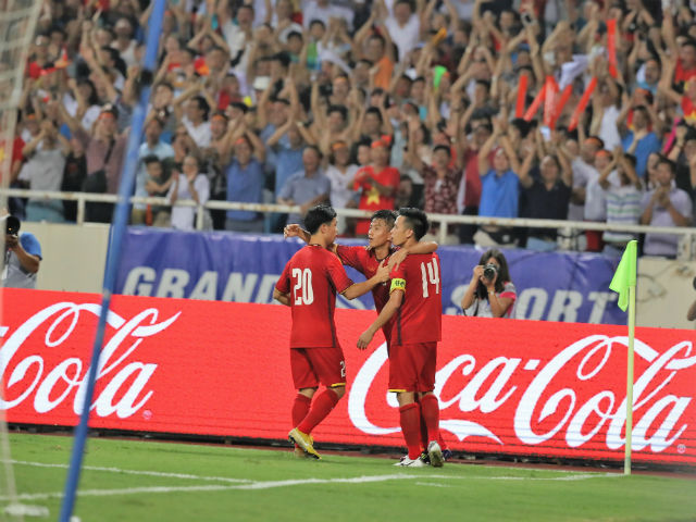 U23 Việt Nam đấu U23 UAE: Nỗ lực đến c&ugrave;ng v&igrave; m&agrave;u cờ sắc &aacute;o