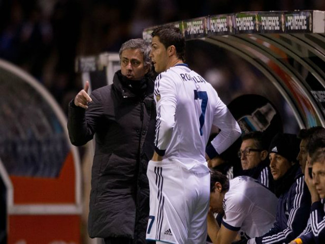 Tin HOT b&oacute;ng đ&aacute; trưa 1/9: Cristiano Ronaldo b&ecirc;nh vực Mourinho