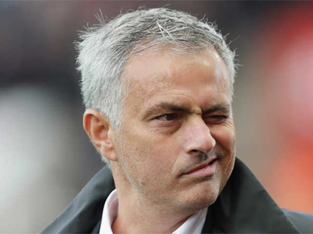 Mourinho cứu m&ugrave;a giải MU: L&agrave;m h&ograve;a sếp lớn, tin vui De Gea
