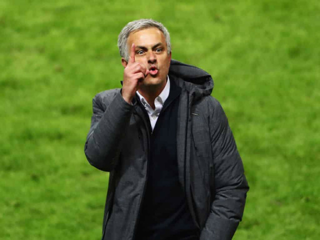 Mourinho th&aacute;ch MU sa thải: Tự tin giữ ghế, lộ l&yacute; do "động trời"