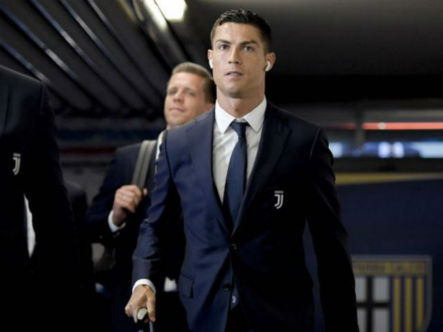 Ronaldo tịt ng&ograve;i 3 trận, sợ fan cuồng: Y&ecirc;u s&aacute;ch đ&ograve;i Juventus cung phụng