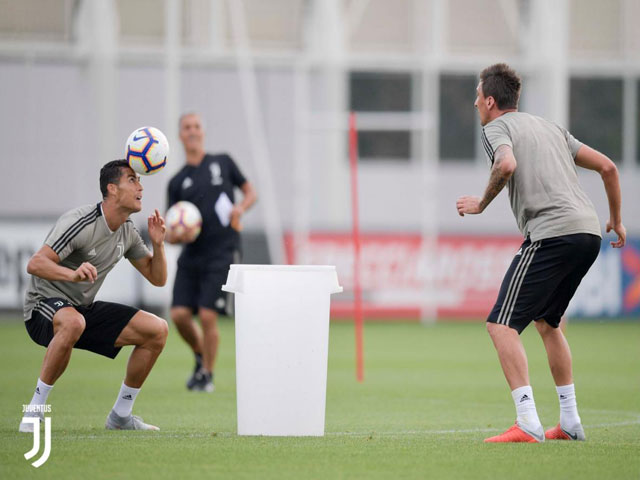 Ronaldo bỏ qua Nation League: Luyện chi&ecirc;u mới, quyết "ph&aacute; lưới" Serie A