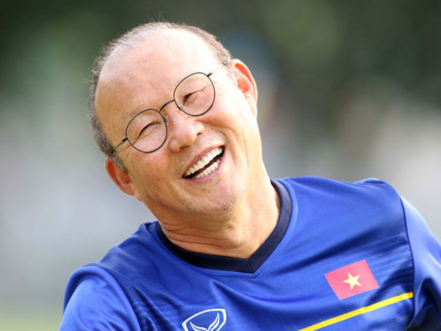 H&agrave; Nội "l&agrave;m tr&ugrave;m" V-League: HLV Park Hang Seo vui hơn bầu Hiển