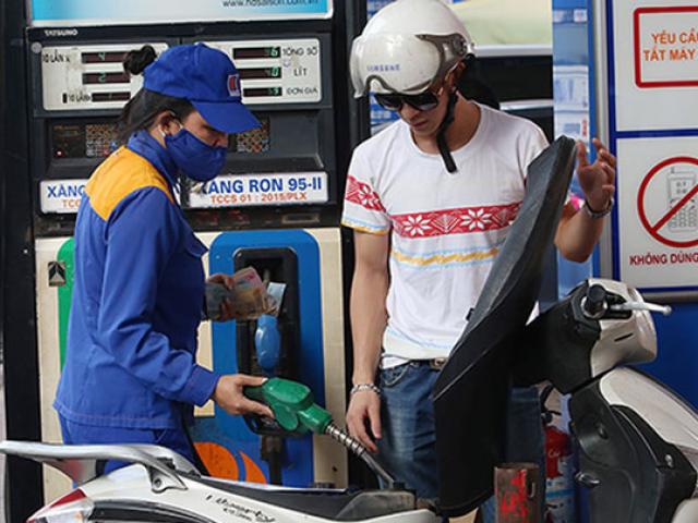 1 lít xăng cõng 4.000đ tiền thuế: Người dân bỏ thêm chục nghìn tỷ đồng 1 lít xăng cõng 4.000đ tiền thuế: Người dân bỏ thêm chục nghìn tỷ đồng
