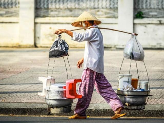 Thuế môi trường với xăng dầu lên kịch trần: Đánh trực tiếp vào những người thu nhập thấp Thuế môi trường với xăng dầu lên kịch trần: Đánh trực tiếp vào những người thu nhập thấp