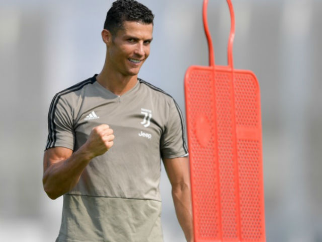 Ronaldo tự tin tho&aacute;t &aacute;n c&uacute;p C1: Tập bắn xả xui, ho&agrave;nh h&agrave;nh Serie A