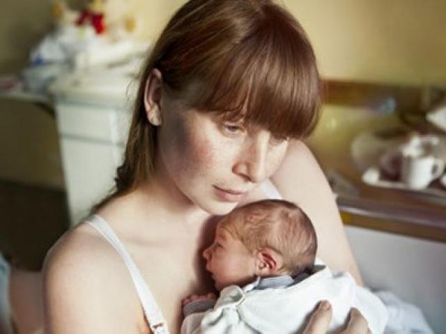 Bà mẹ 25 tuổi ôm con nhảy sông Hồng: Nỗi đau mang tên trầm cảm