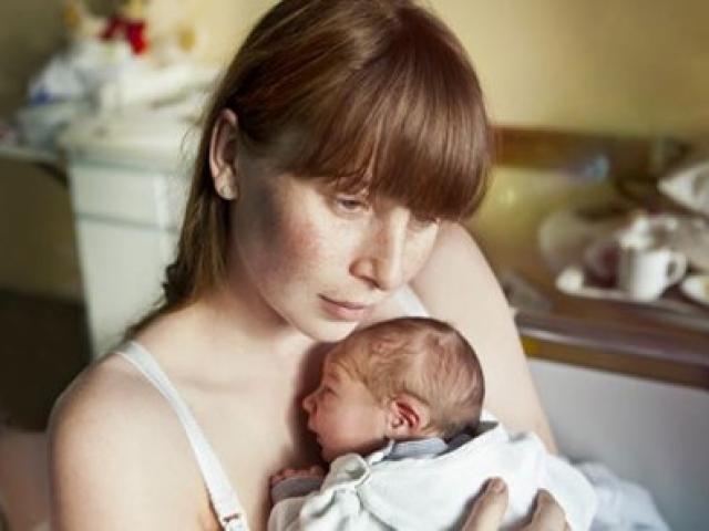 Bà mẹ 25 tuổi ôm con nhảy sông Hồng: Nỗi đau mang tên trầm cảm